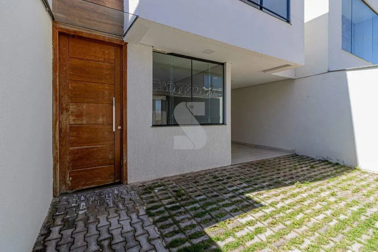 Que tal uma CASA DE 3 ANDARES, COM EXCELENTE ACABAMENTO há poucos minutos do Mercado Centr - Foto 3