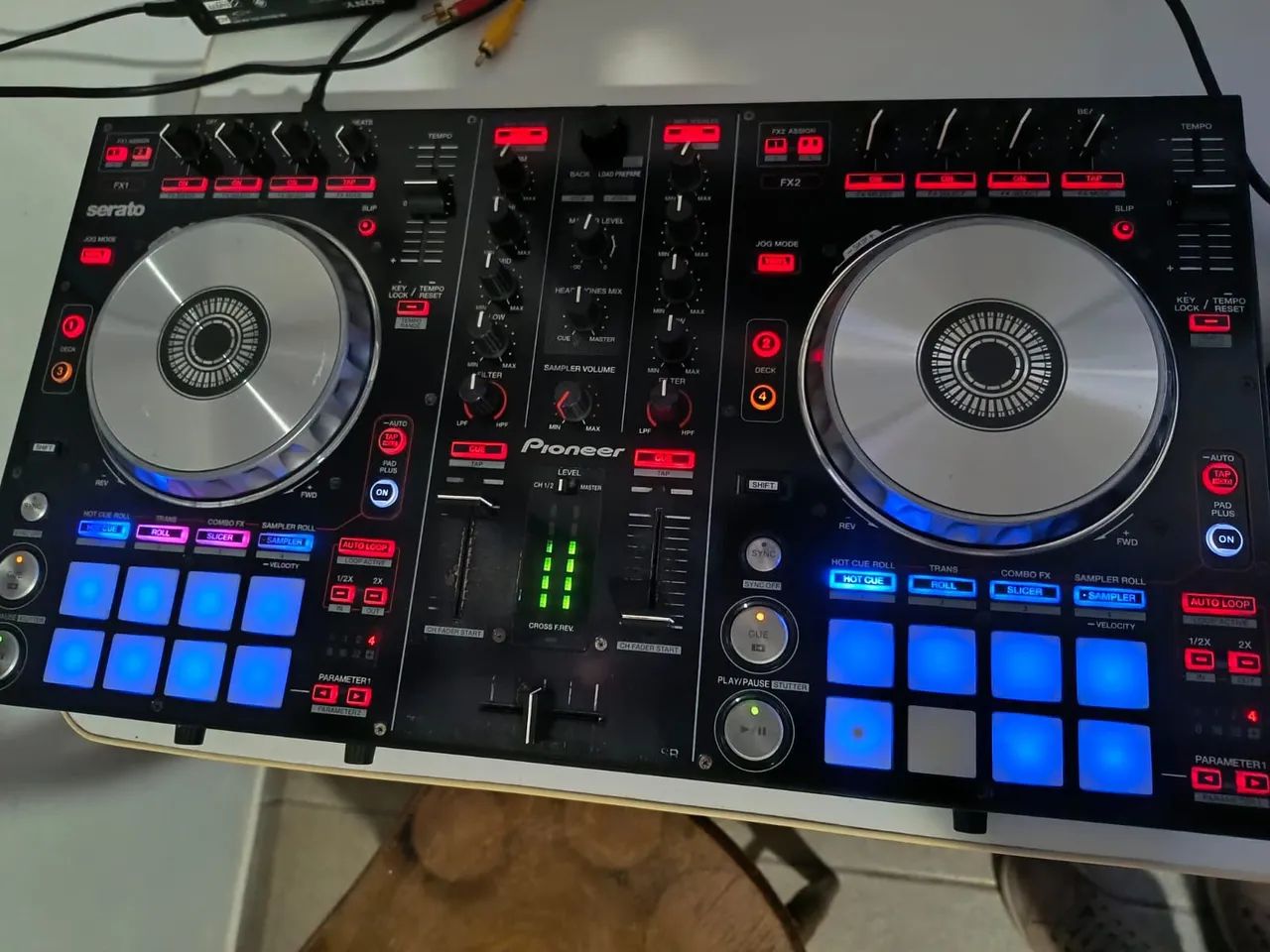 Pioneer DJ DDJ-SR コントローラー Amazon | Pioneer 「Serato DJ」専用 DJコントローラー DDJ-SR