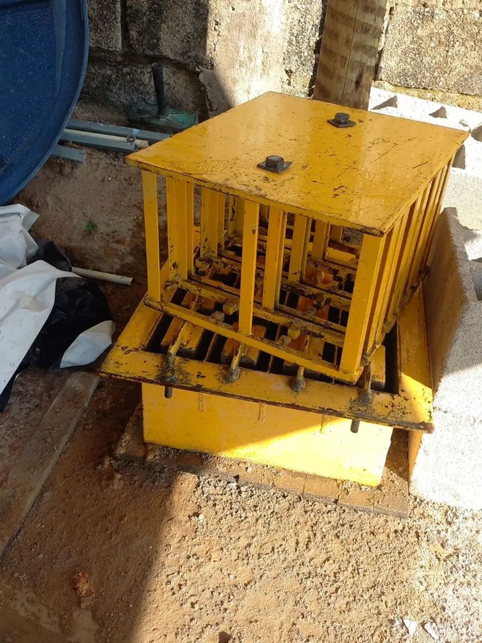 Máquina de blocos de concreto Menegotti + estrutura - Foto 2
