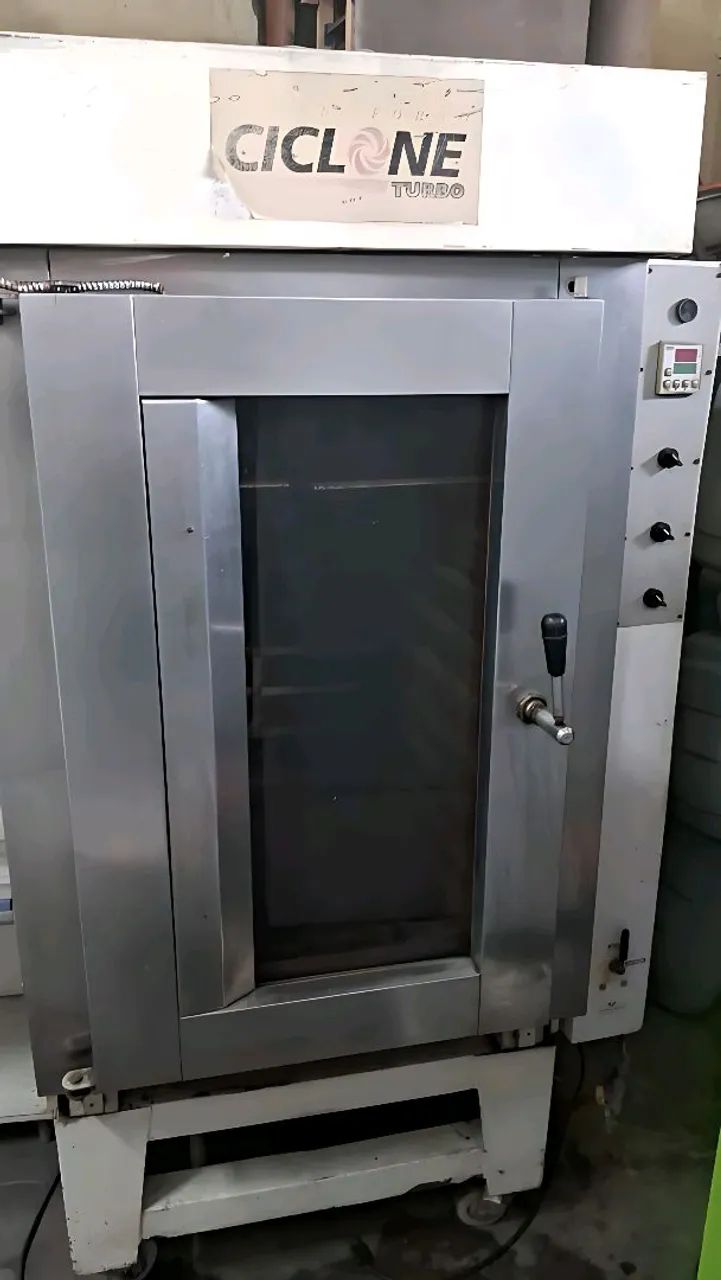 Forno industrial Turbo Ciclone a gás, marca Venâncio, usado, com garantia, 8 esteiras.  - Foto 2