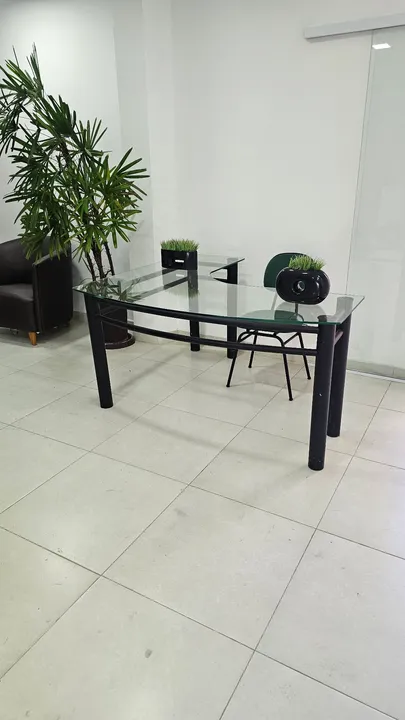 Mesa p/ escritório vidro temp/alumínio