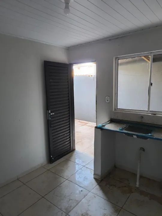 Casa para aluguel, 1 quartos,Sal/Coz, c Varanda, WC - Rio Brilhante - MS.