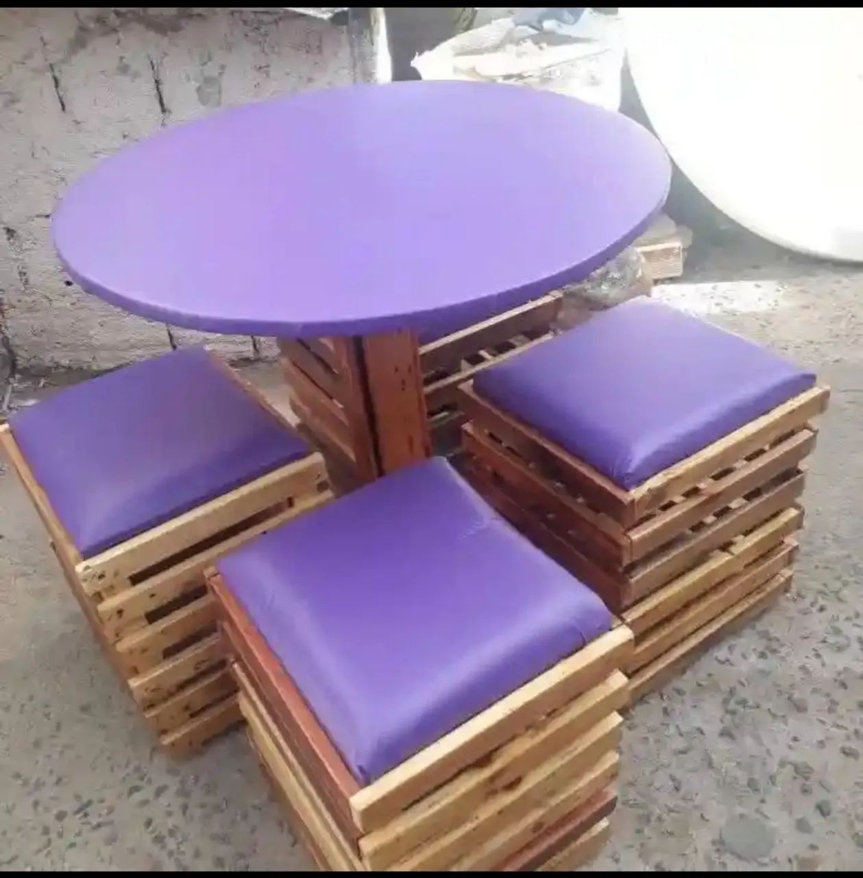 Conjunto Mesa Redonda com 4 Bancos - Foto 4