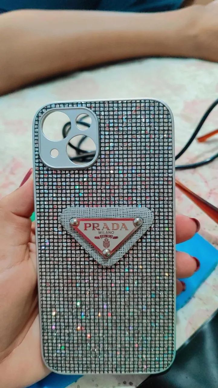 Capinha e película iPhone 14- Prada - Brilhante e Luxuosa