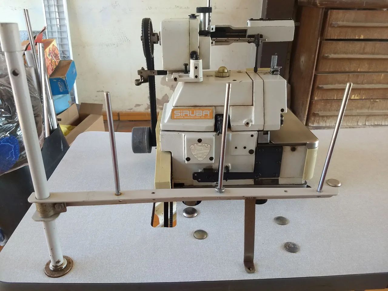 Máquina Industrial Elastiqueira Overlock Siruba 737  - Foto 6