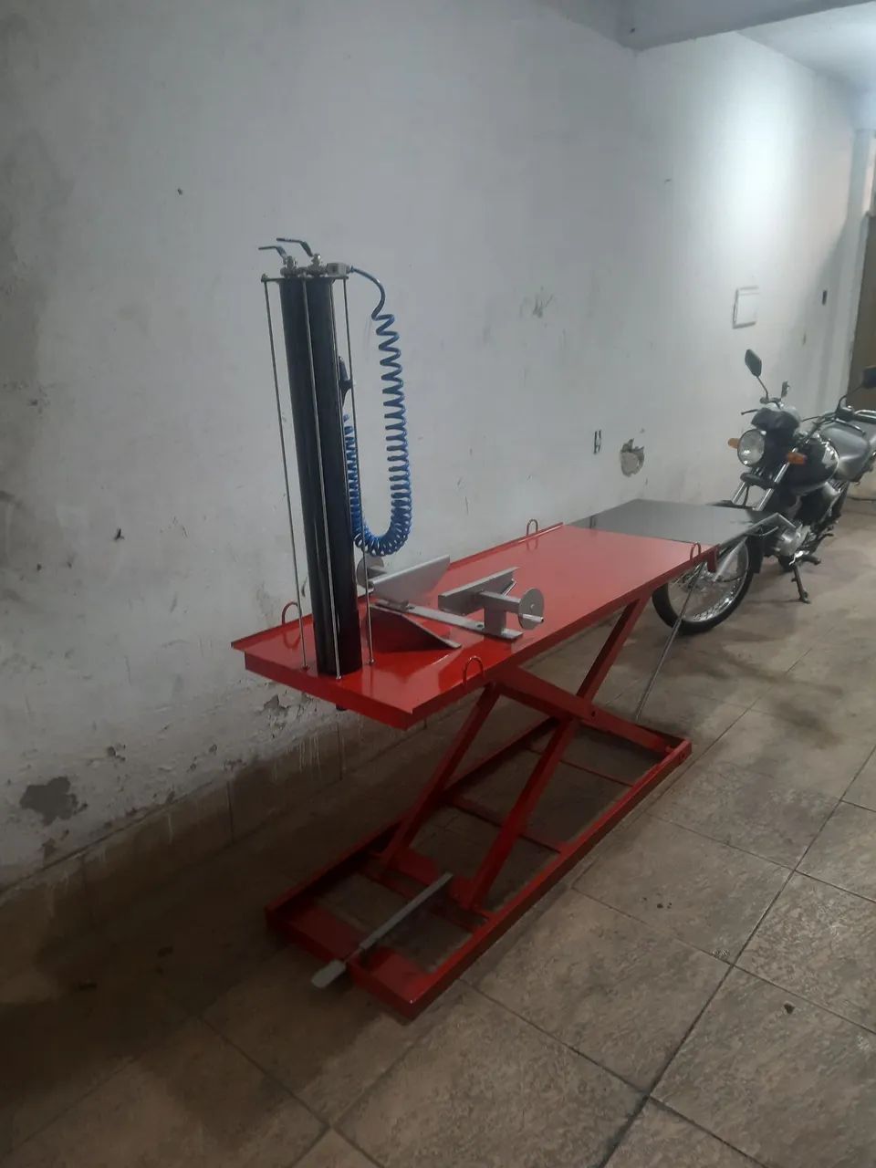 Manutenção em elevadores pneumáticos para motos - Foto 3