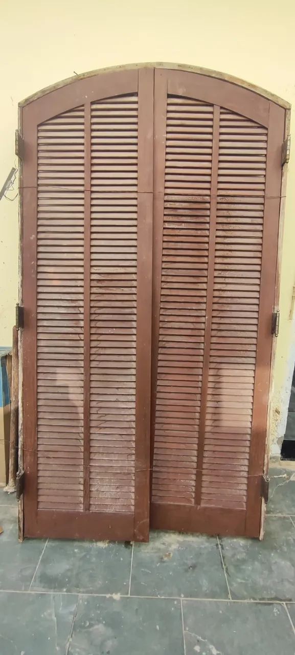 Porta balcão colonial com arco (completa)