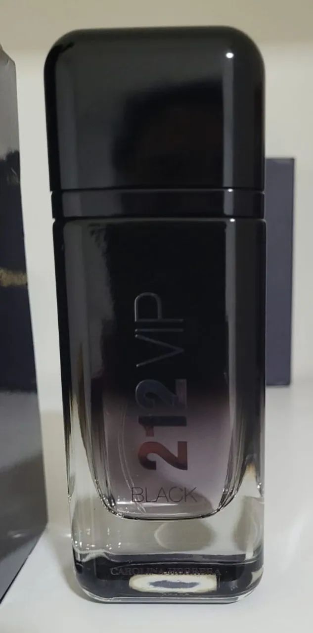 Perfume 212 VIP Black - Carolina Herrera - 100ml - Foto 2