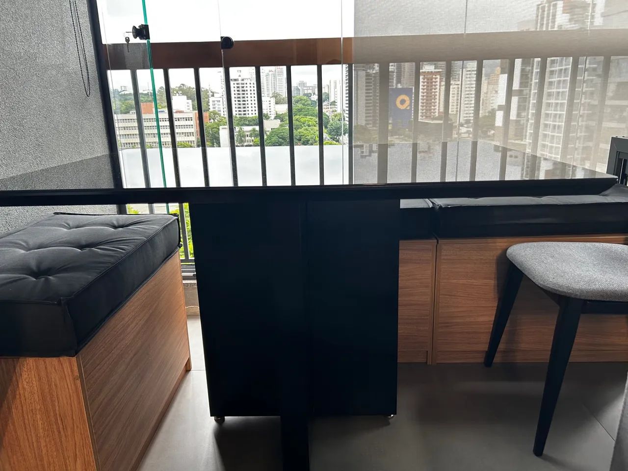 Mesa de jantar tampo de vidro 4 lugares