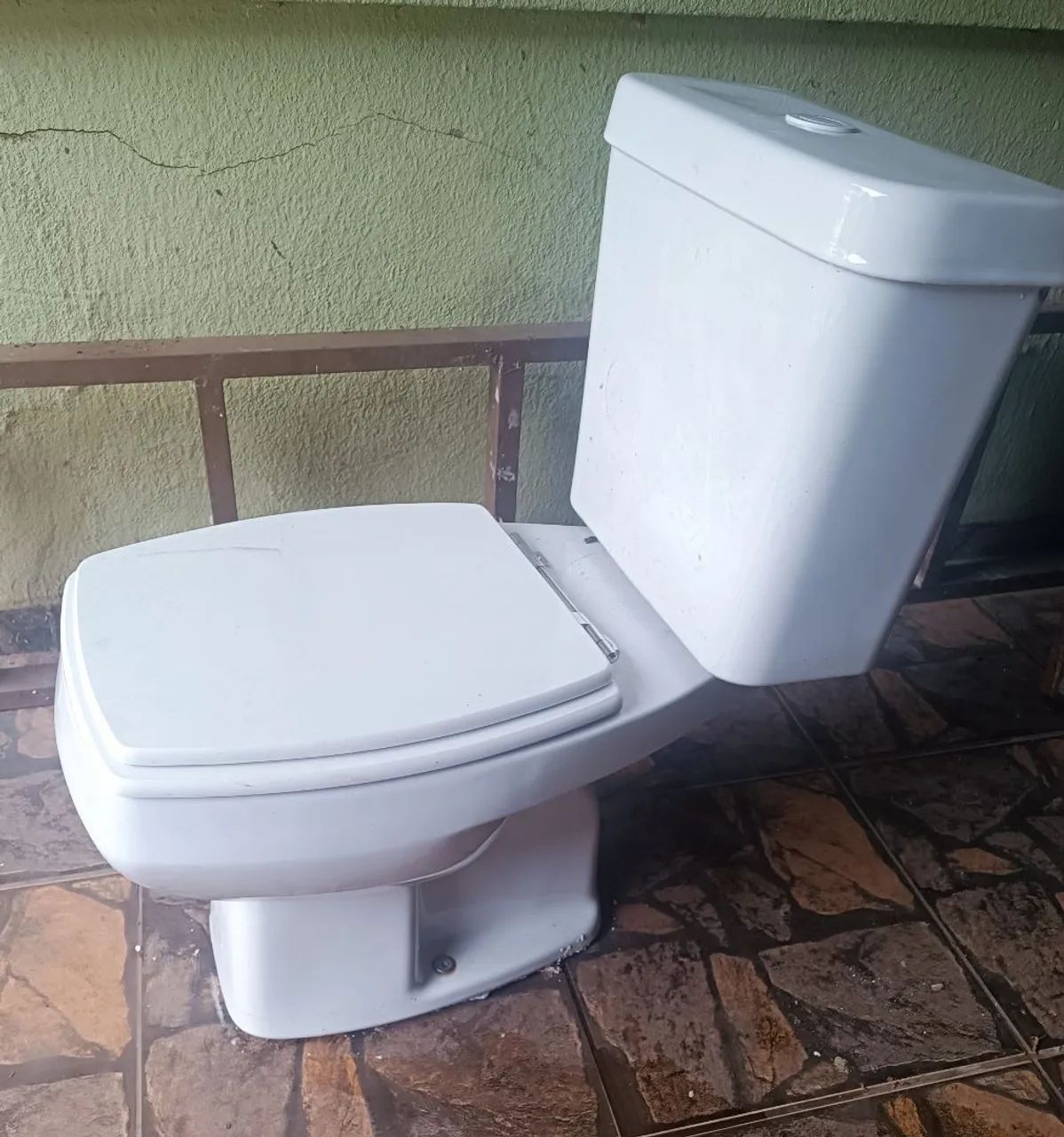 Vaso Sanitário Branco com caixa aclopada em Ótimo Estado