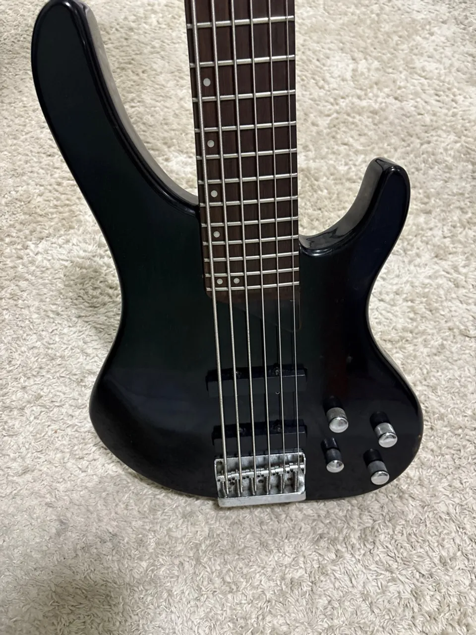 Baixo Washburn 6 cordas