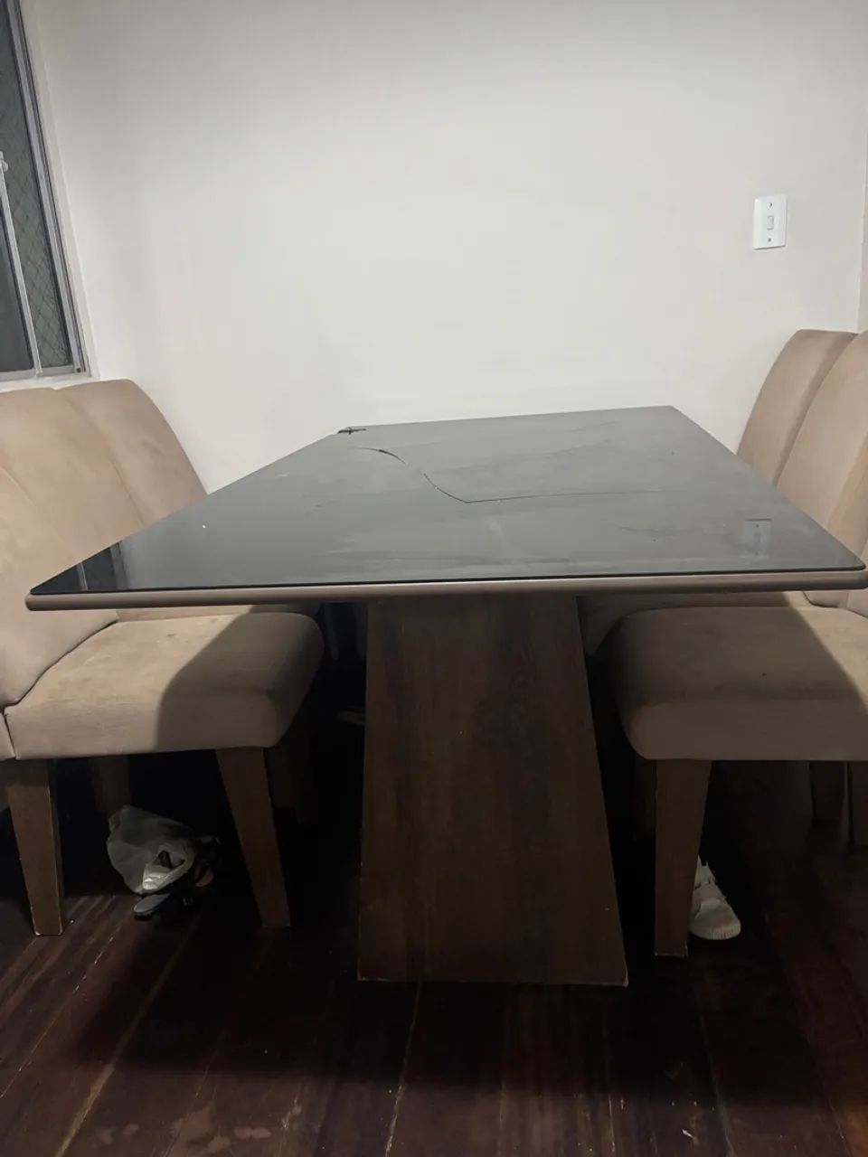 Mesa de Jantar em Madeira com Tampo de Vidro