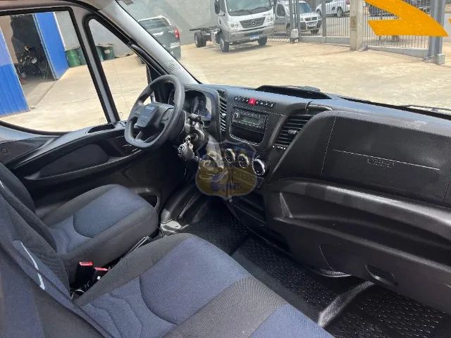 IVECO DEILY 35-150 ANO 2022 / BAÚ 4,5 M /  KM BAIXO - Foto 13