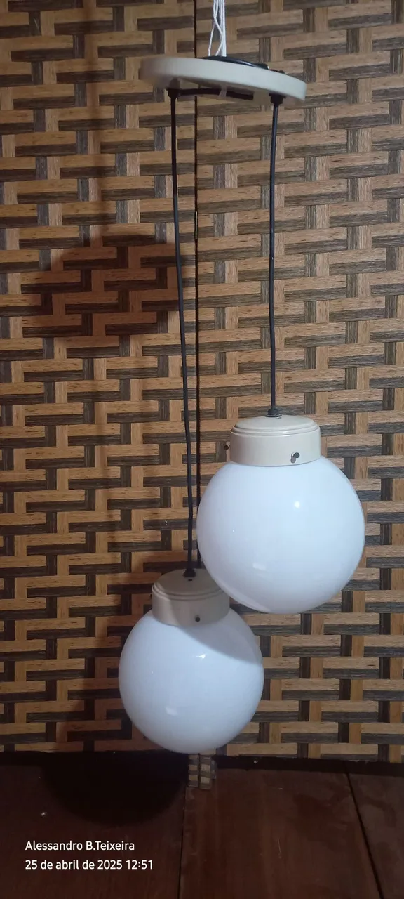 Luminária pendente globo antiga