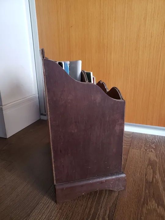 Porta-revistas antigo de madeira - Foto 3