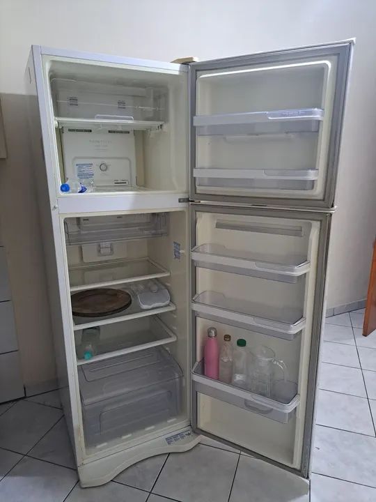 Geladeira ( por favor ler toda a descrição)