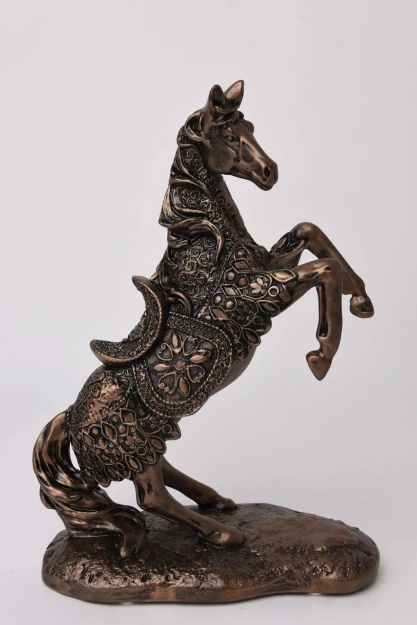 Escultura de Cavalo em Polinésia estruturada  Detalhada