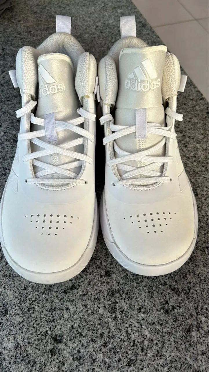 Tênis Adidas infanto-juvenil
