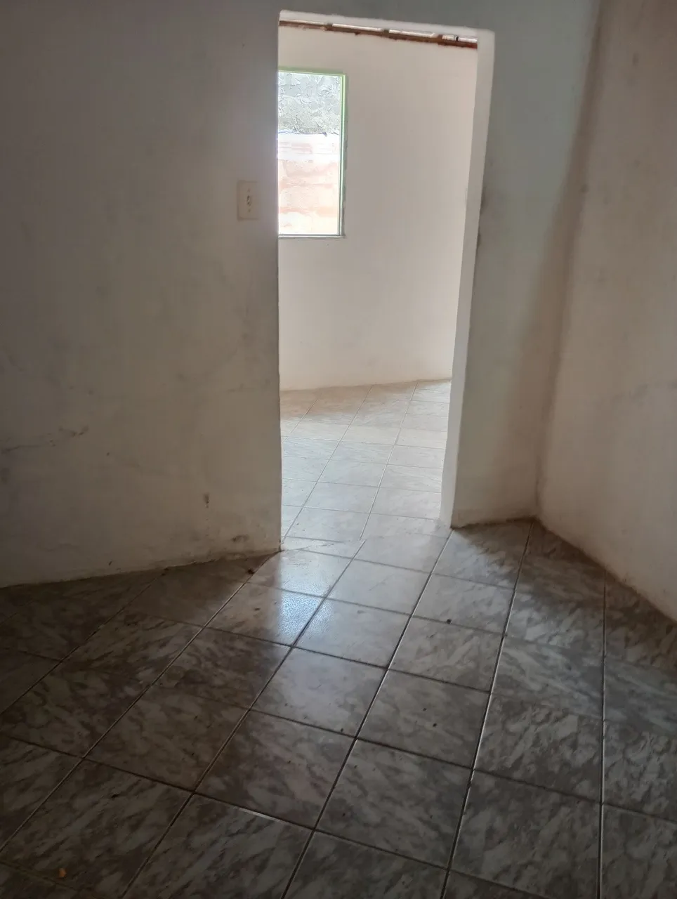 Aluga-se uma casa,