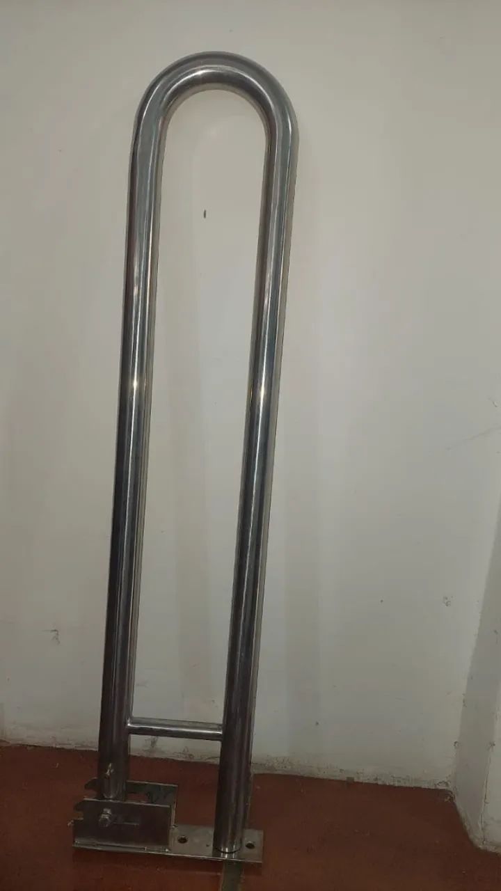 Barra articulada para vaso sanitário