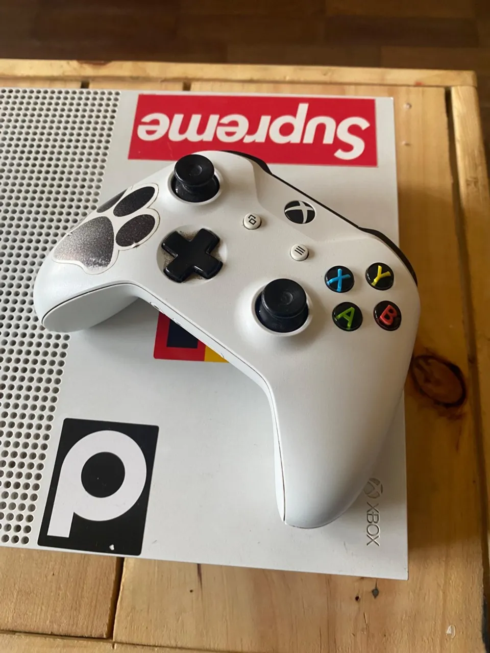 XBOX ONE S 1TB - 800 REAIS SEM O CONTROLE