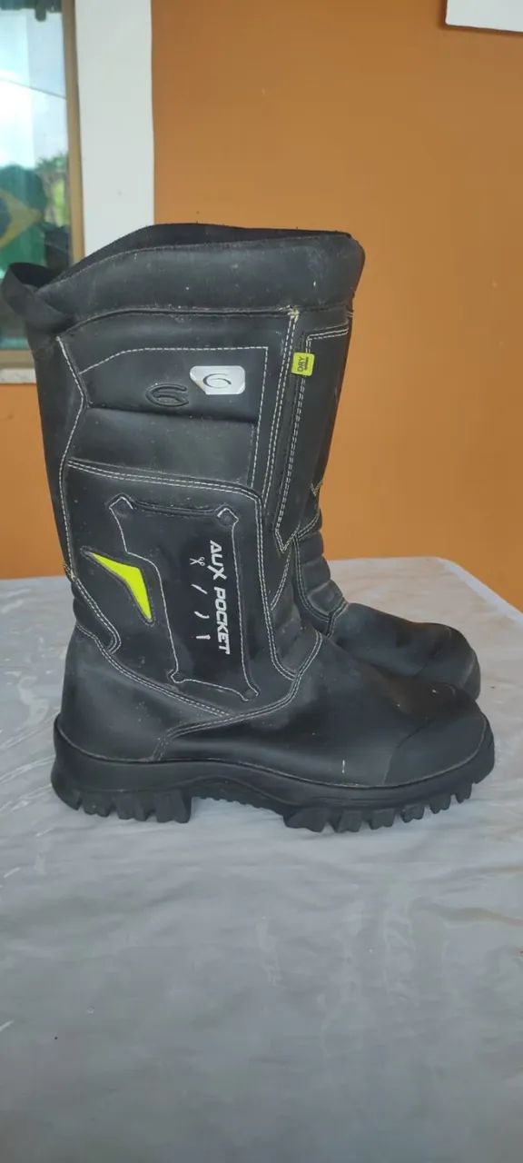 BOTA IMPERMEÁVEL E ULTRARESISTENTE  - TAM. 42 - OPORTUNIDADE