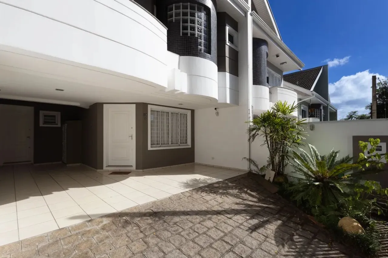 Sobrado em SANTA FELICIDADE com 209m²