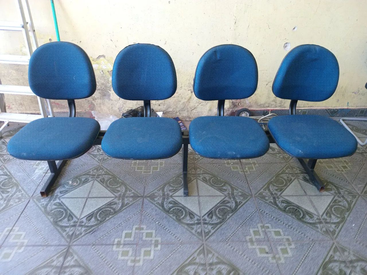 Conjunto de 4 Poltronas - Ideal para Sala de Espera