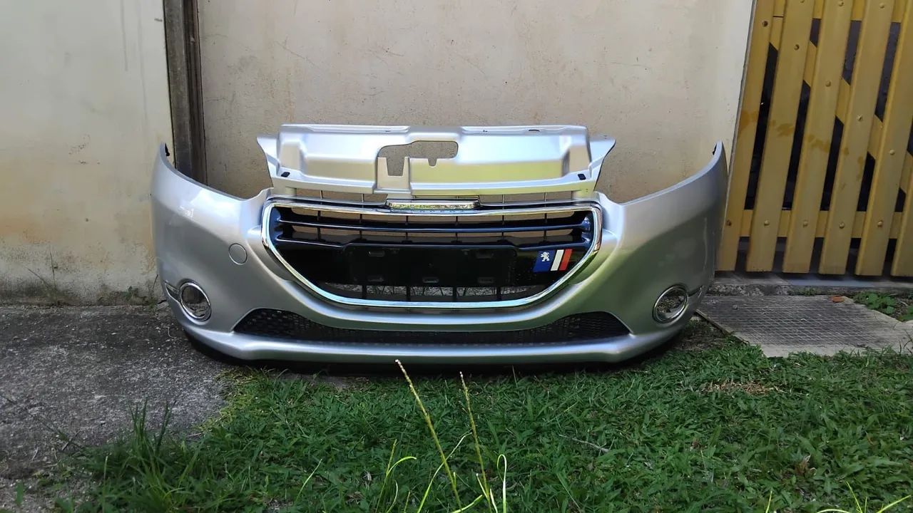 Parachoque dianteiro original Peugeot 208