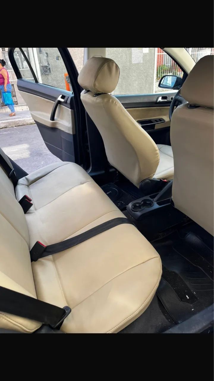 Revestimento em banco de carro - Foto 2