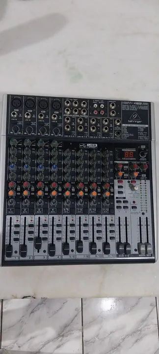 Mesa de som Behringer Xenyx x1622 usb c/ efeitos.. - Foto 2