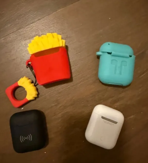 AirPods 1ª Ger com Defeito + 2 Cases + 1 capa com indução