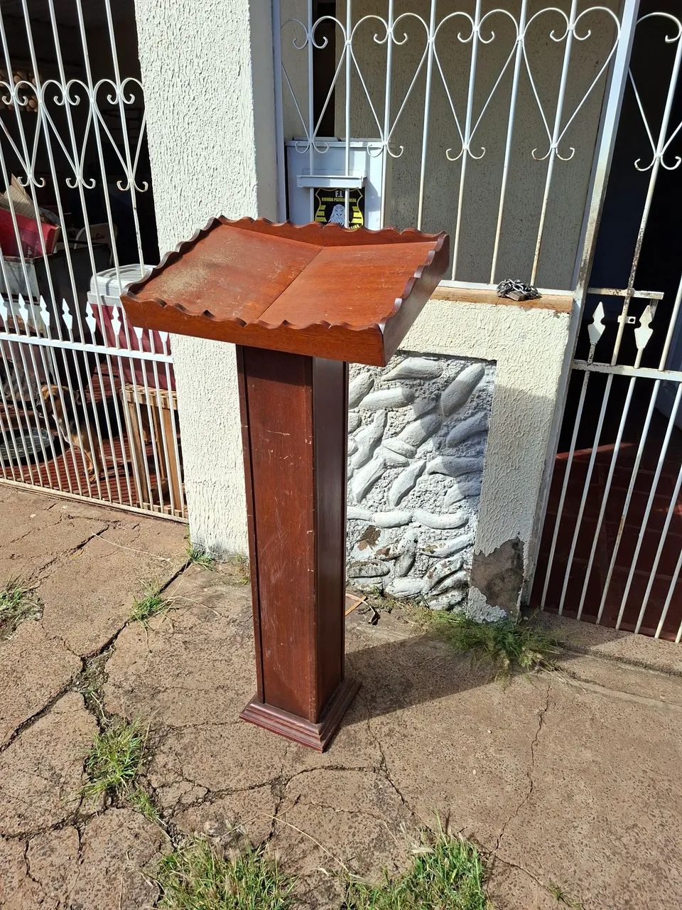 Púlpito para bíblia. 