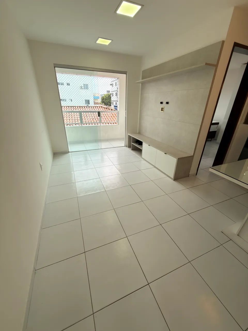 BANCÁRIOS | ALUGA-SE | SEMI-MOBILIADO | 2 QUARTOS COM SUÍTE  - Foto 3