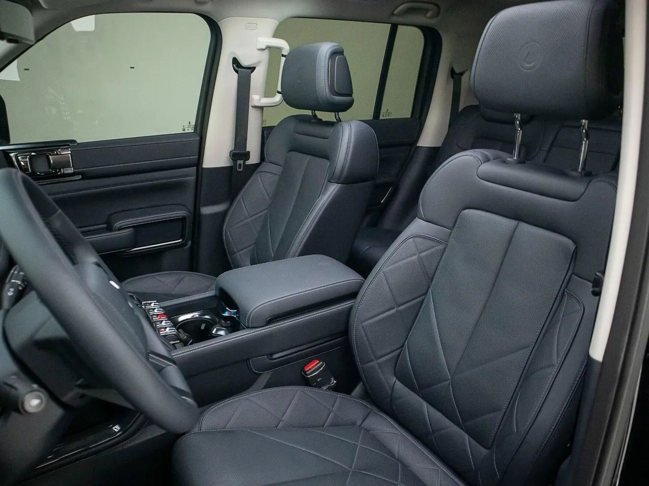 Denza B5 SUV híbrido plug-in, foto 5 de 13