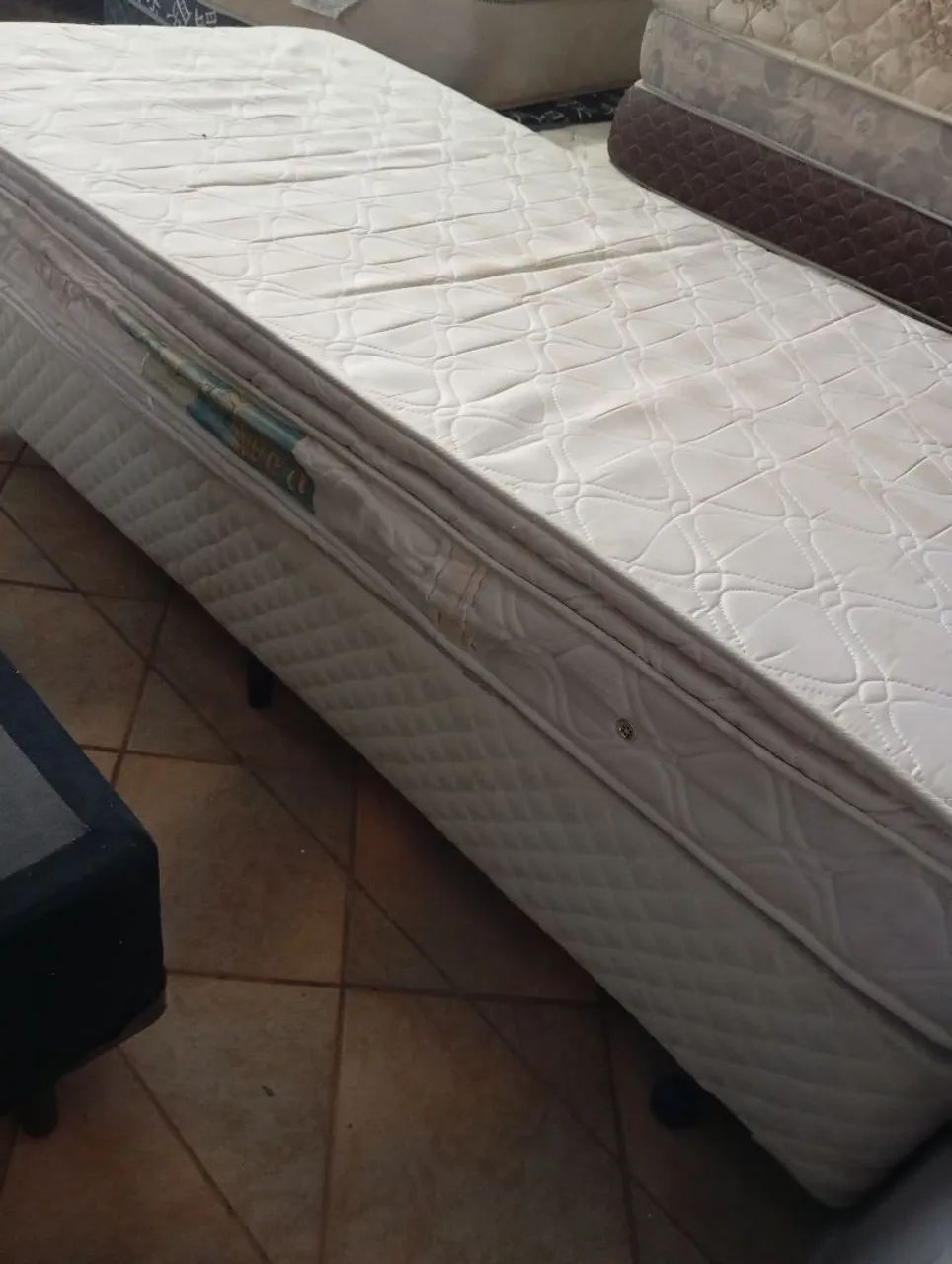 Cama box de solteiro com colchão de molas,em bom estado de conservação. - Foto 2