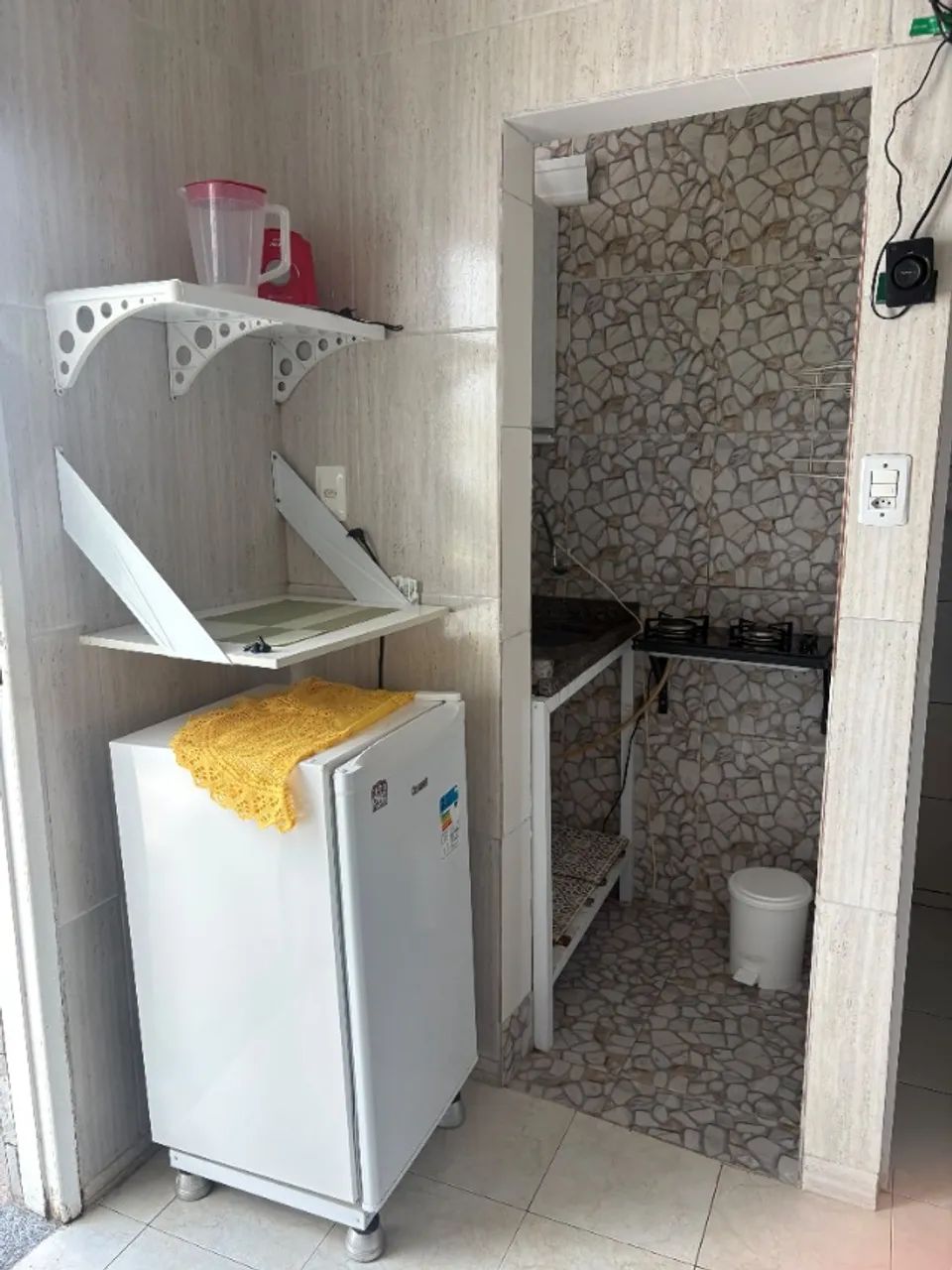 Mini kitnet, mobiliada, para solteiros. - Foto 3