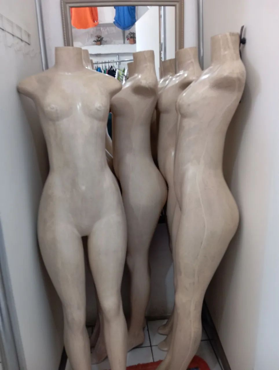 Manequins masculino e feminino, busto e meio corpo 
