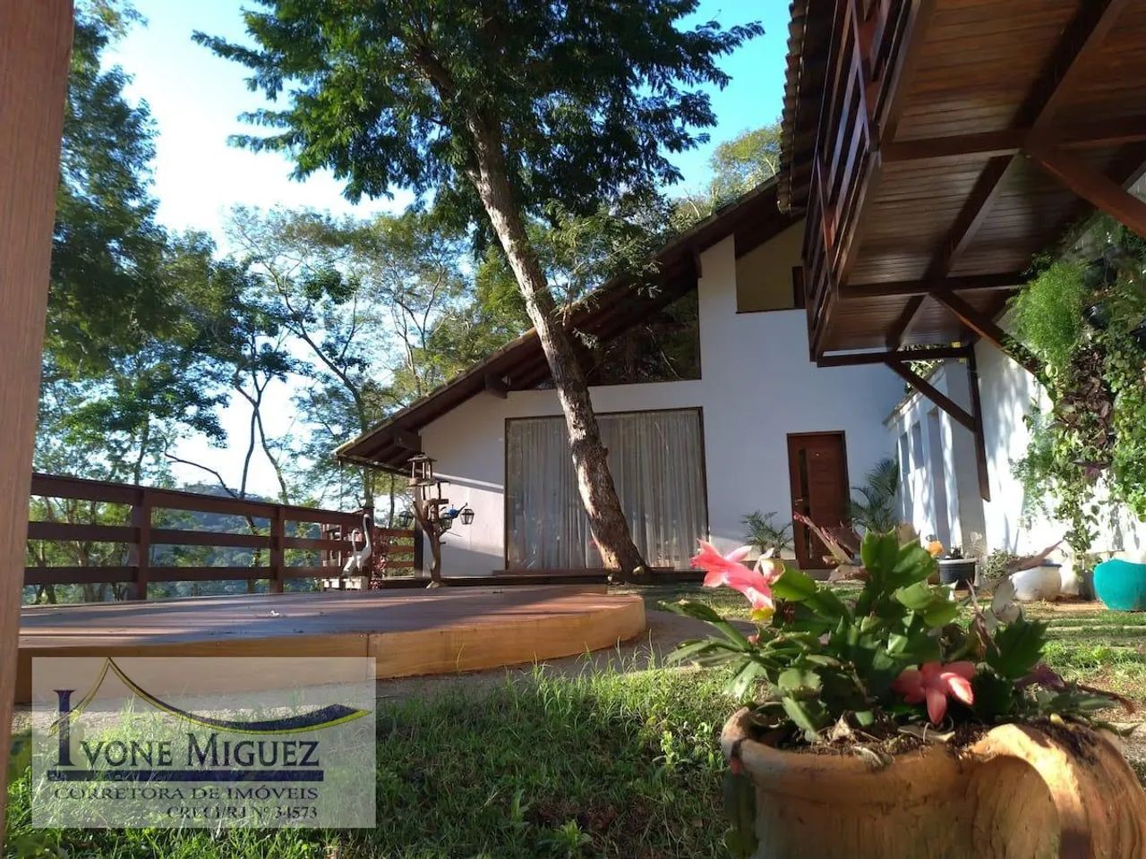 Casa 02 Pavimentos em Vale Das Videiras - Petrópolis