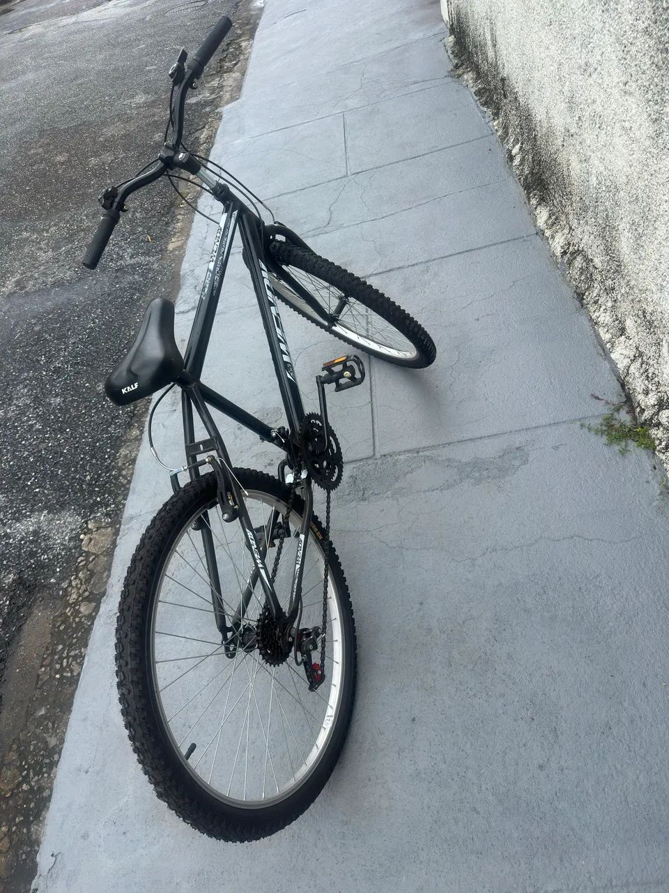 Bicicleta aro 26 novinha - Foto 3