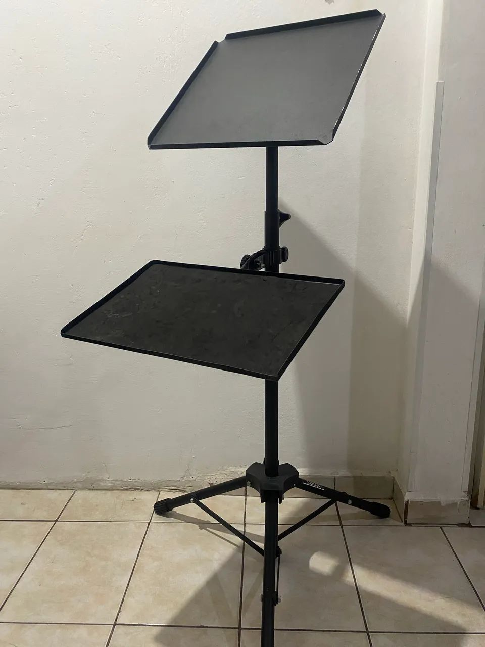 PRA VENDER!! SUPORTE PEDESTAL TRIPÉ PARA PROJETOR E NOTEBOOK - Foto 2