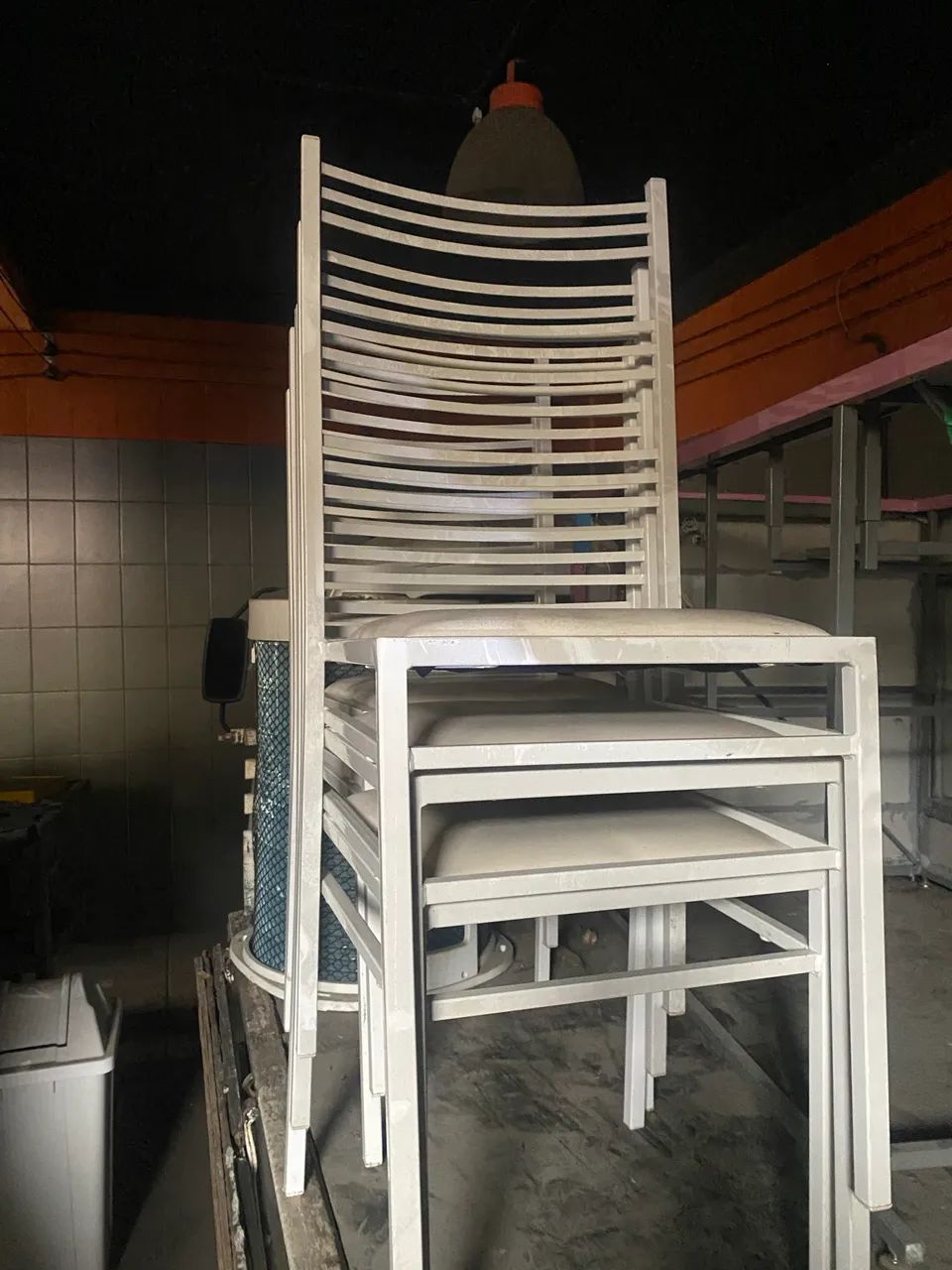 Conjunto mesa e cadeiras 