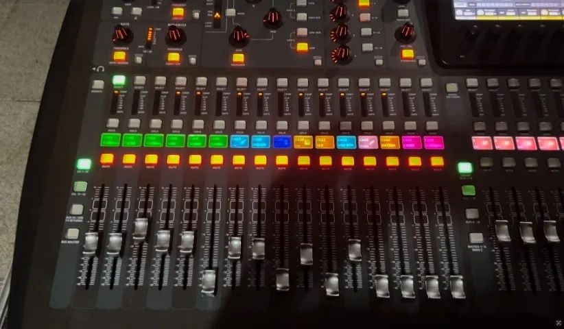 Mesa Behringer X32 Full com Case
