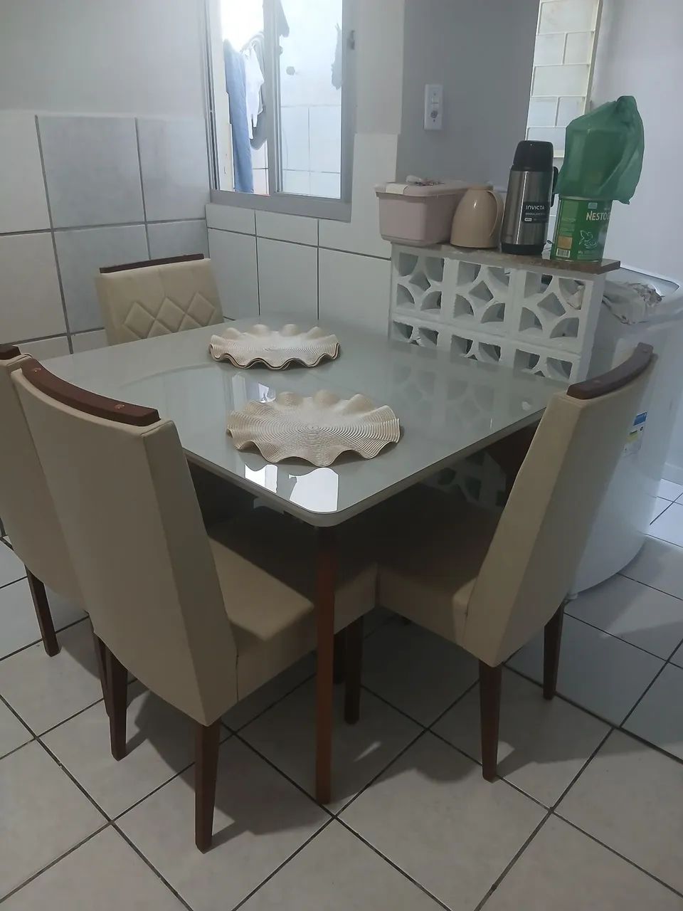 Vendo mesa 4 cadeiras semi nova - Foto 3