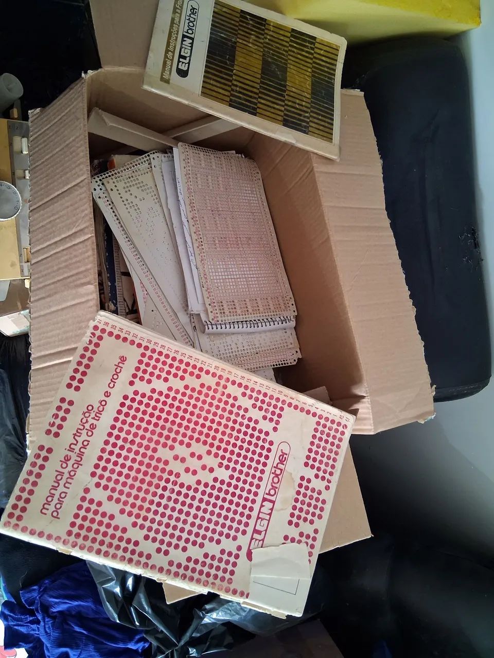 Maquina de tricô com acessórios  - Foto 4