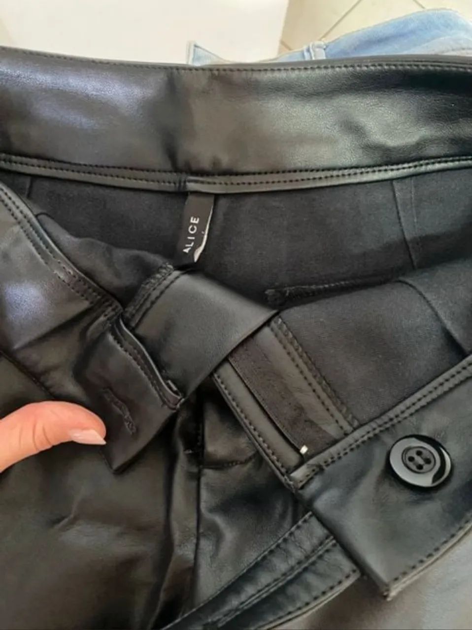 Short em couro PU fosco preto P/M - Foto 5