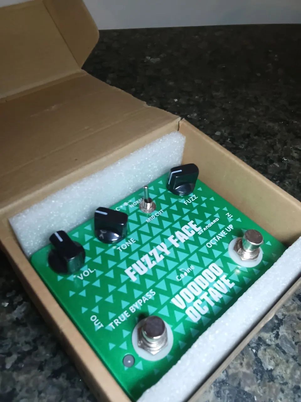 Pedal Caline Fuzzy Face Voodoo Octave - Instrumentos musicais