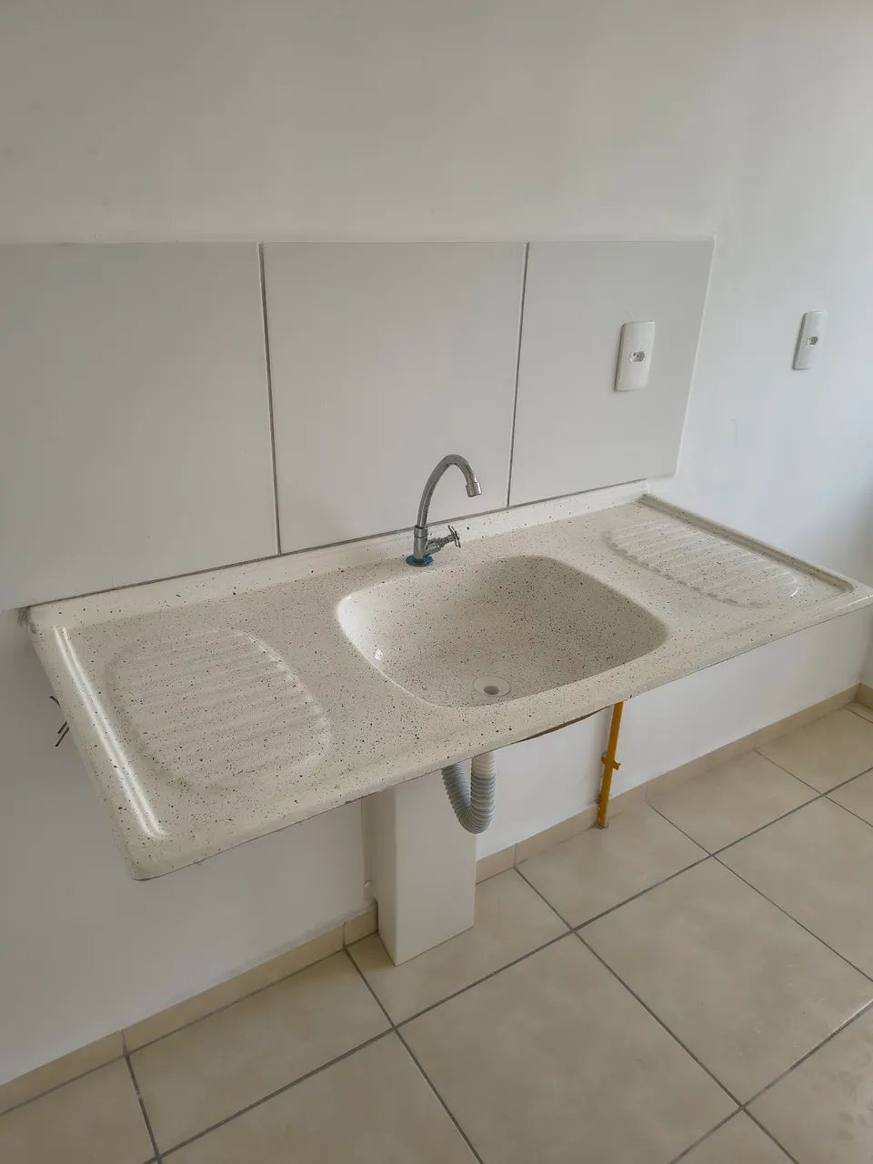 Vende-se pia e tanque 