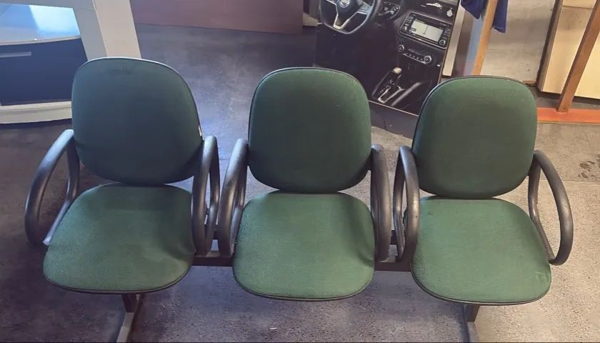 Cadeiras de auditório verdes tecido - Foto 2