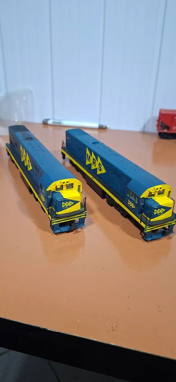 Kit com duas locomotivas DCC u20c Frateschi 